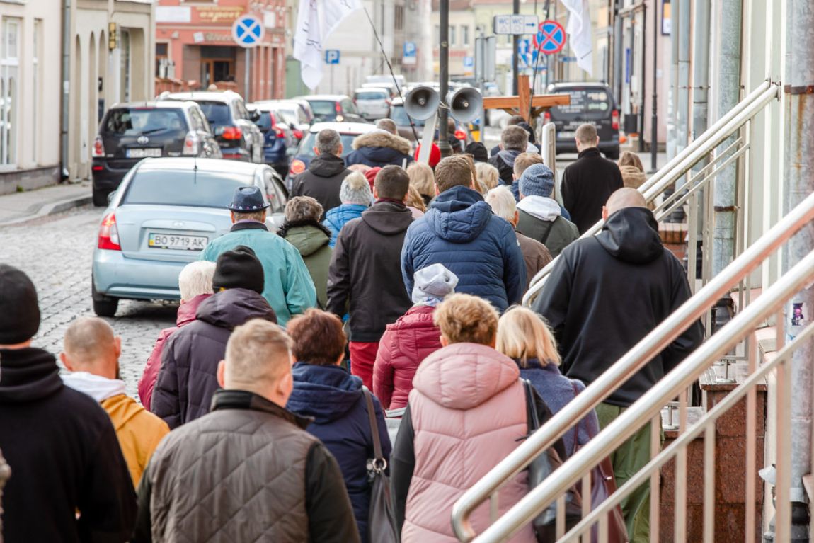 Różaniec ulicmi Gryfic 5 listopada 2022 - foto relacja